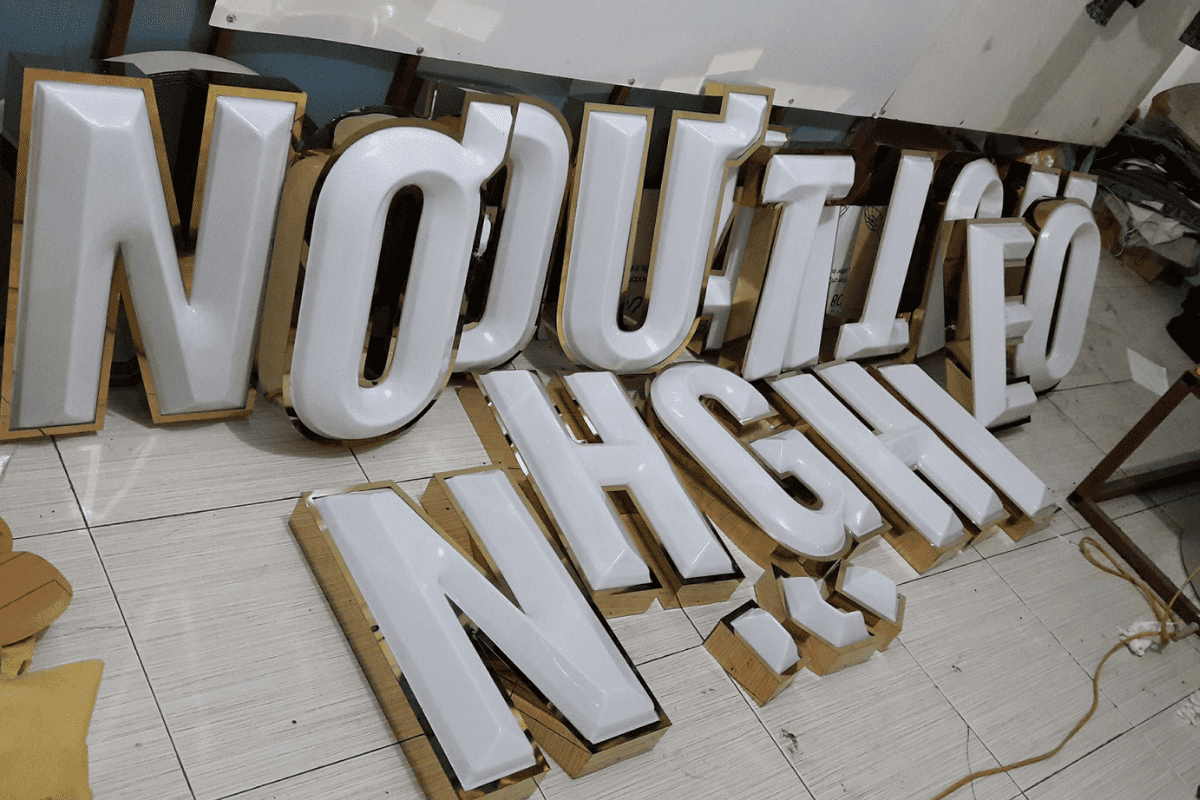 chữ inox 3D được ưa chuộng trong thiết kế biển quảng cáo