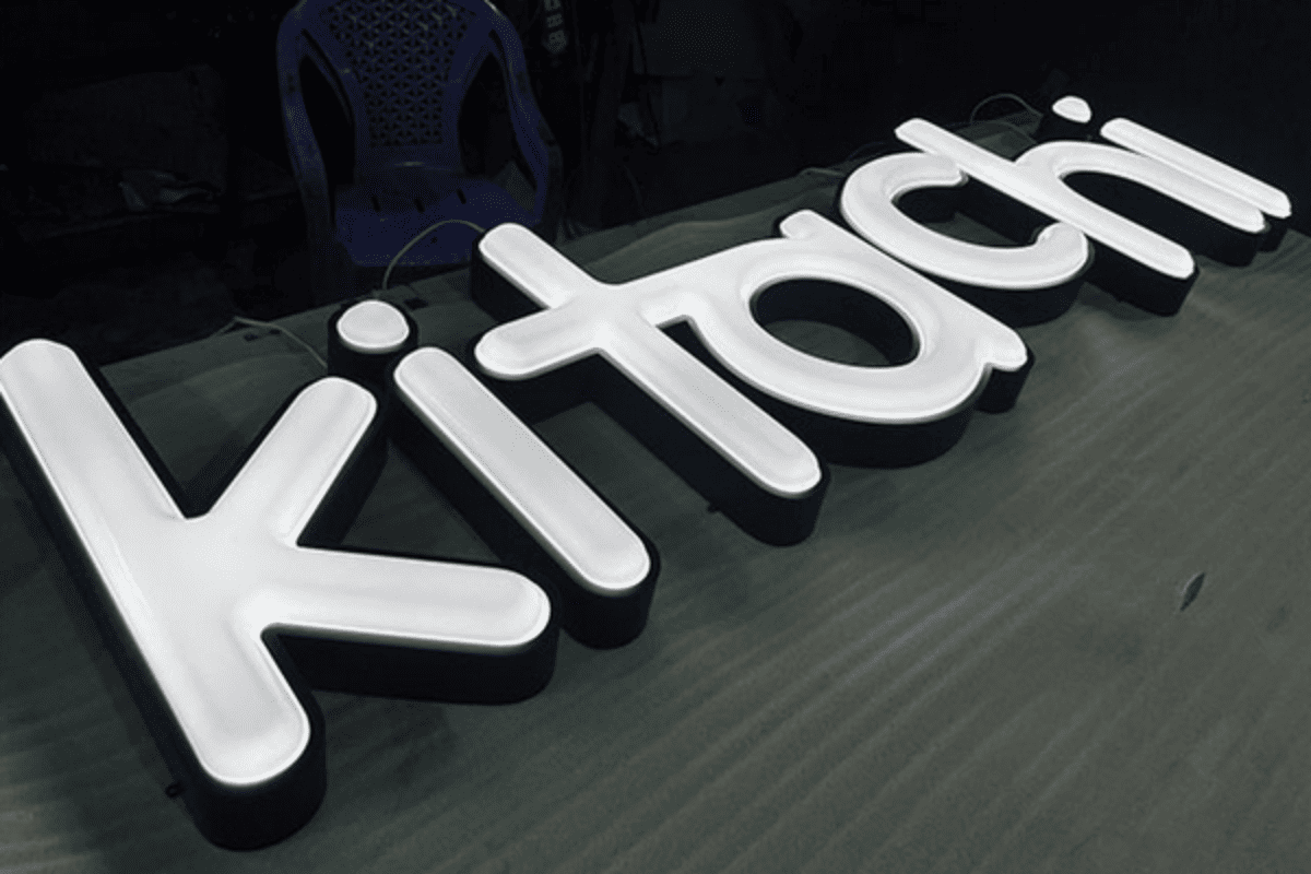 Chữ inox 3D là dạng chữ nổi có bề mặt trơn, sáng bóng