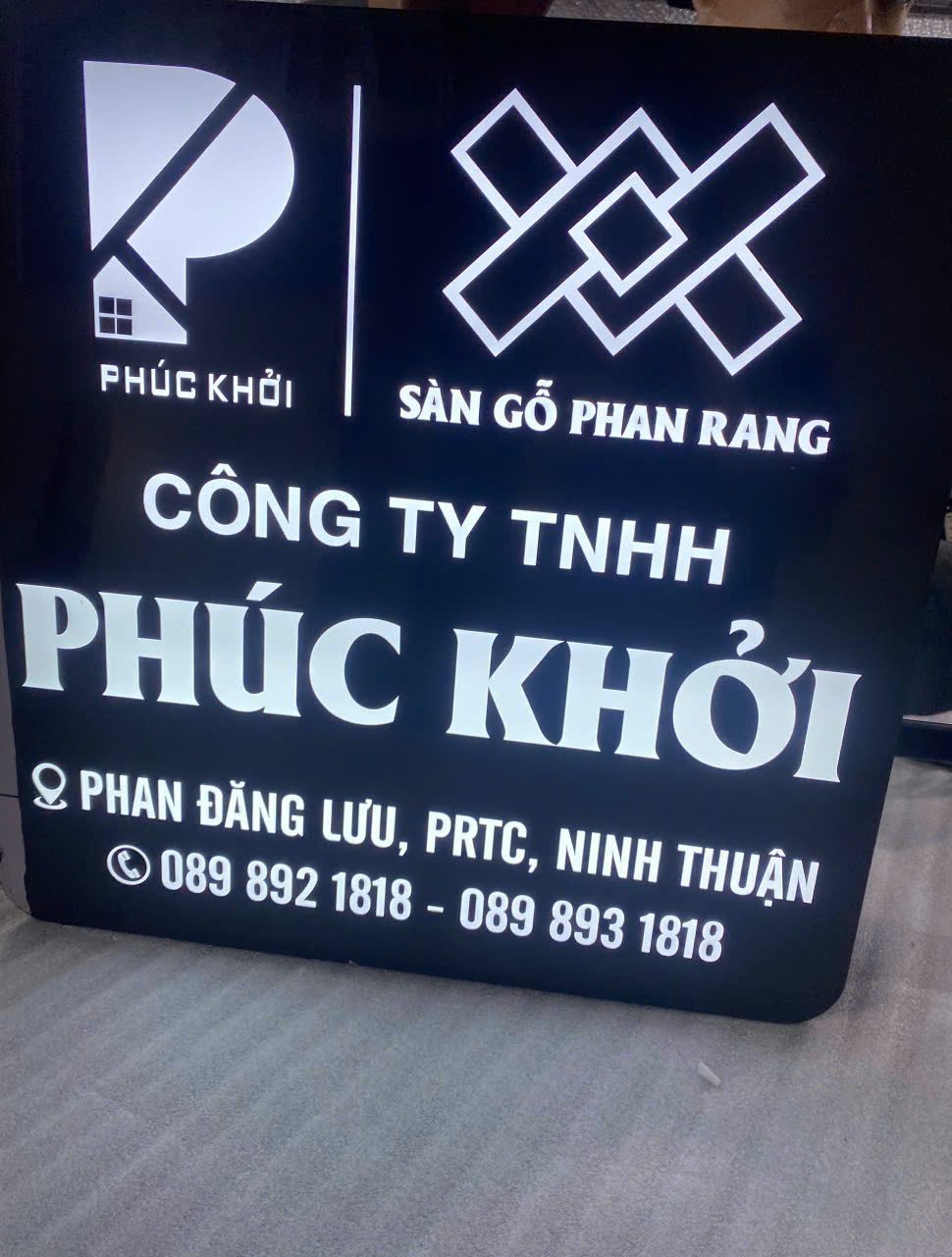 Chữ inox trắng là loại chữ nổi được gia công từ inox trắng